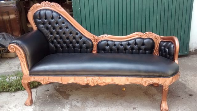 chaiseloom curbo terminado en color cobre,vinipiel negro 2mts